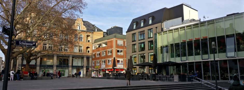 Polizeieinsatz: Herrenloser Koffer in Wiesbadener Innenstadt