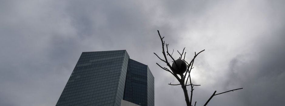 EZB hält Zinsen stabil - Sorgen um Frankreichs Schulden