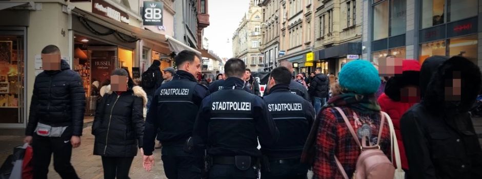 Nach Angriff auf Stadtpolizisten: Einsatzkräfte mit Gegenständen beworfen