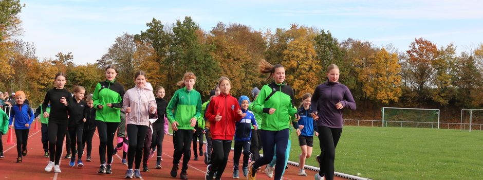 Kinder und Jugendliche absolvieren das Laufabzeichen