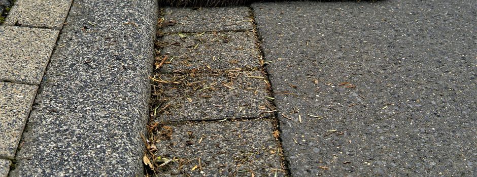 Straßen und Gehwege regelmäßig reinigen