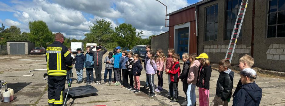 Spannender Besuch bei der Feuerwehr
