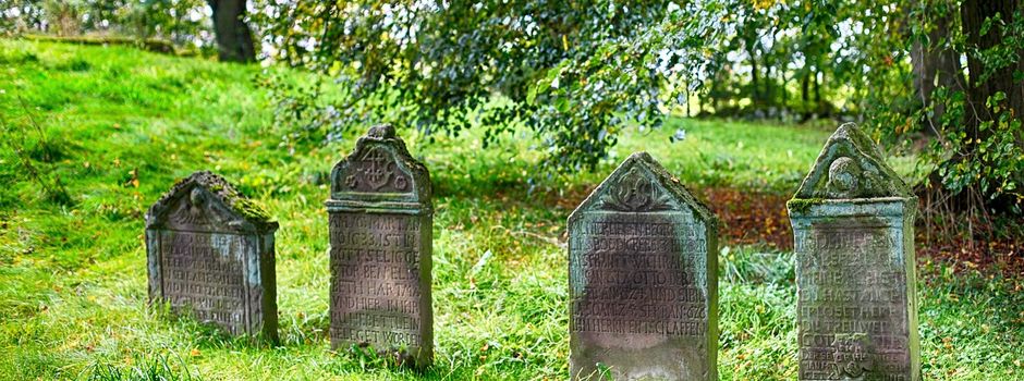Prüfung der Standfestigkeit der Grabmale auf den Friedhöfen der Gemeinde Karlstein a.Main am 30.07.2024