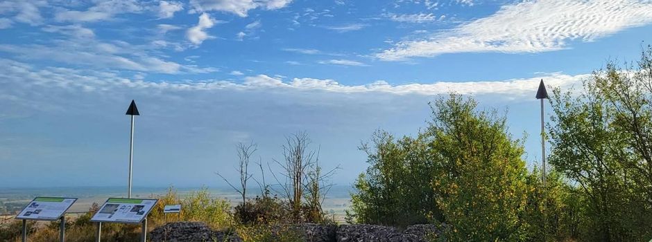 Ecken der ehemaligen Petersberg Basilika mit Masten dargestellt