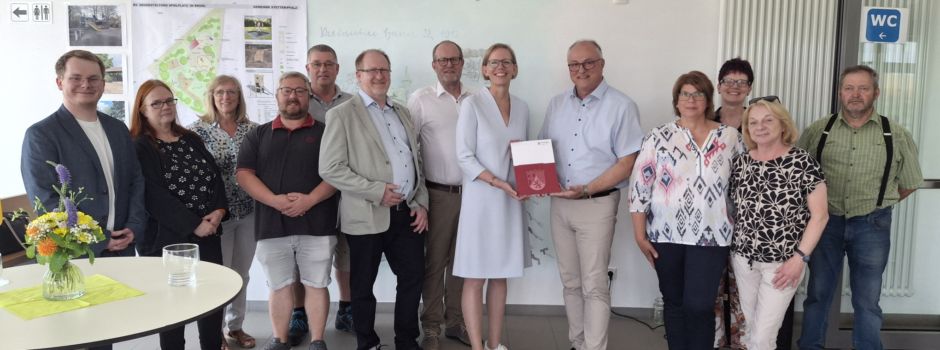 Staatssekretärin Schneider übergibt Förderbescheid in Stetten