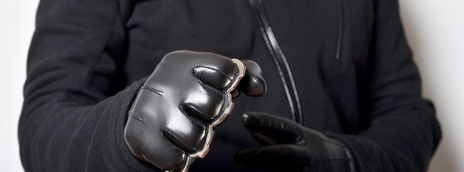 Schlagring-Angriff in Wiesbaden: Zwei Männer attackiert