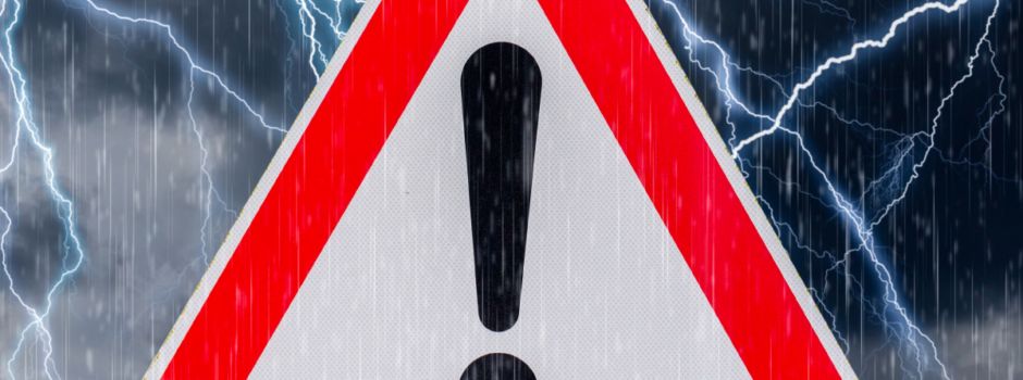 Amtliche UNWETTERWARNUNG vor SCHWEREM GEWITTER mit HEFTIGEM STARKREGEN und HAGEL