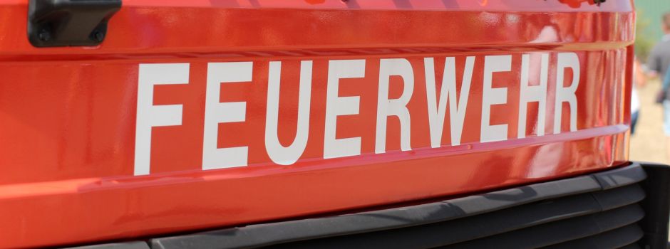 Feuerwehr evakuiert Wohnhaus in Kostheim: Kinder mit Drehleiter gerettet