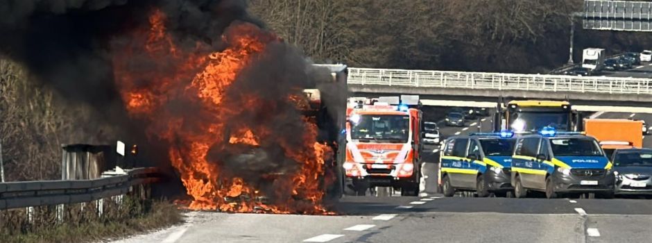 Großeinsatz: Rettungswagen brennt in Wiesbaden
