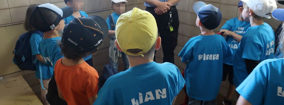 Zwei Hühnerbeine und ein Ei – Das ist die Nummer der Polizei – 1 1 0 