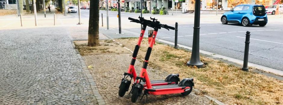 Schwerer Unfall zwischen E-Scooter und Taxi am Konrad-Adenauer-Ring