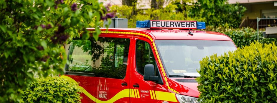Brand in Mainz-Mombach: Helfer weist Feuerwehr vorbildlich ein