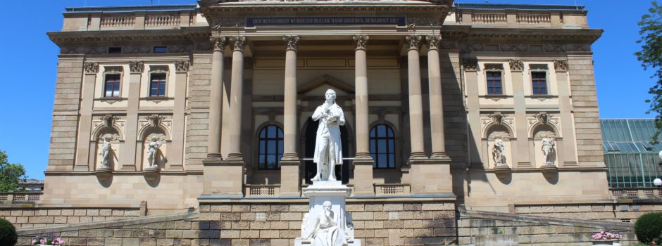 Warum heißt das Weihnachtsmärchen in Wiesbaden jetzt „Familienstück“?