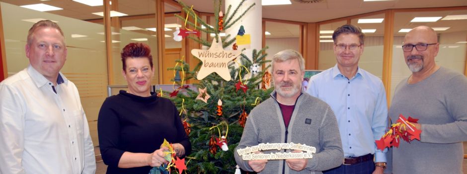Älteren Mitmenschen Freude schenken: Weihnachtswunschbaum für Senioren