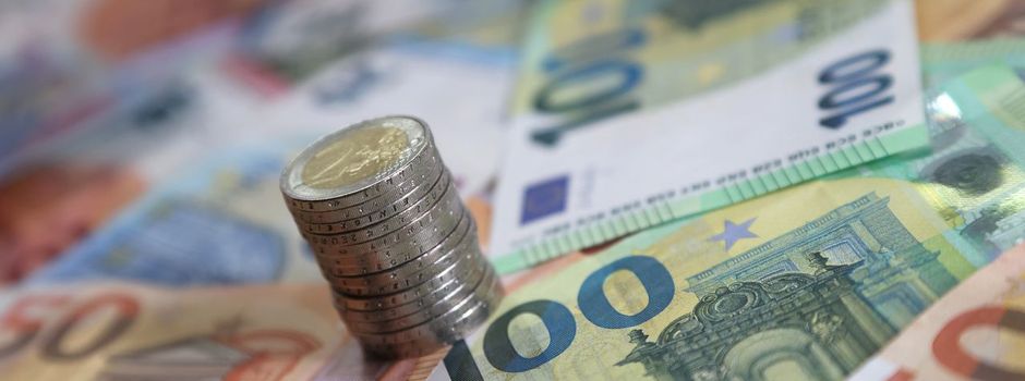 Bund nimmt im ersten Halbjahr mehr Steuern ein