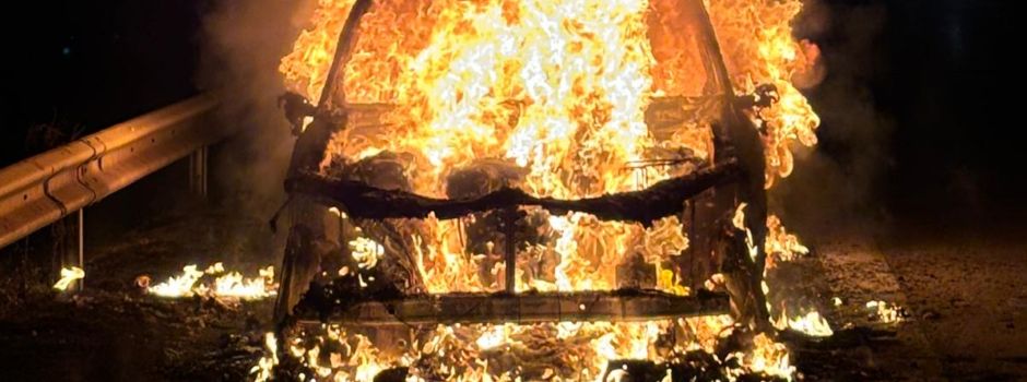 Pkw-Brand auf der Autobahn