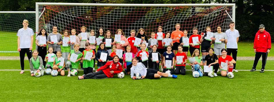 Jedes vierte Mädchen nimmt teil: Tag des Mädchenfußballs an der Gesamtschule