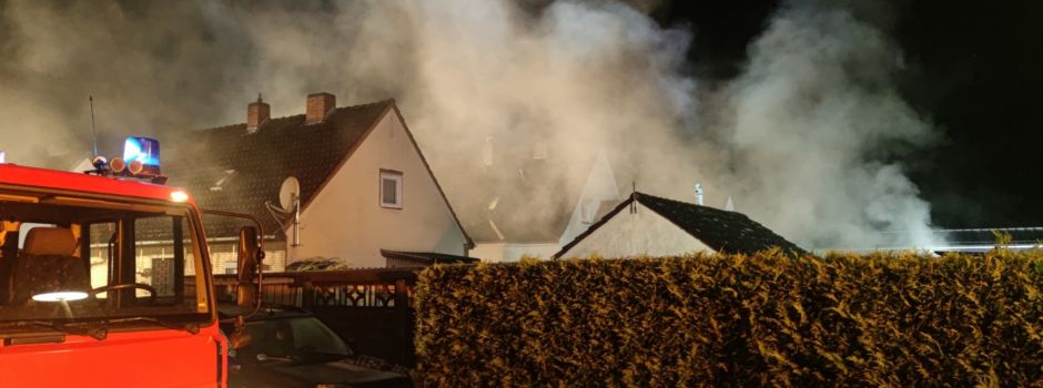 Feuer in Garagenkomplex