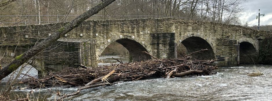 💪🏼Bauhof der VG Hachenburg leistet effektiven Einsatz an der Nisterbrücke in Marienstatt – herzlichen Dank👏🏼!
