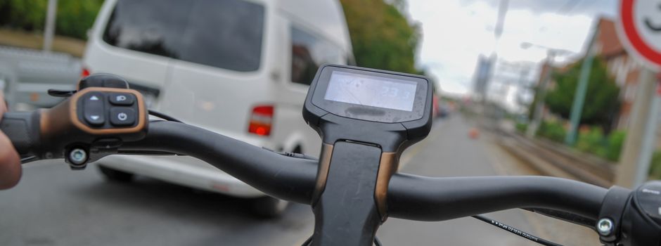 Pedelec-Fahrerin bei Unfall leicht verletzt