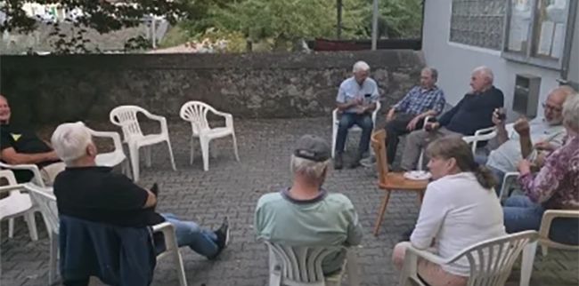 Zwiebelkuchen & Federweißer: Kanu-Club Oppenheim feiert geselligen Saisonausklang
