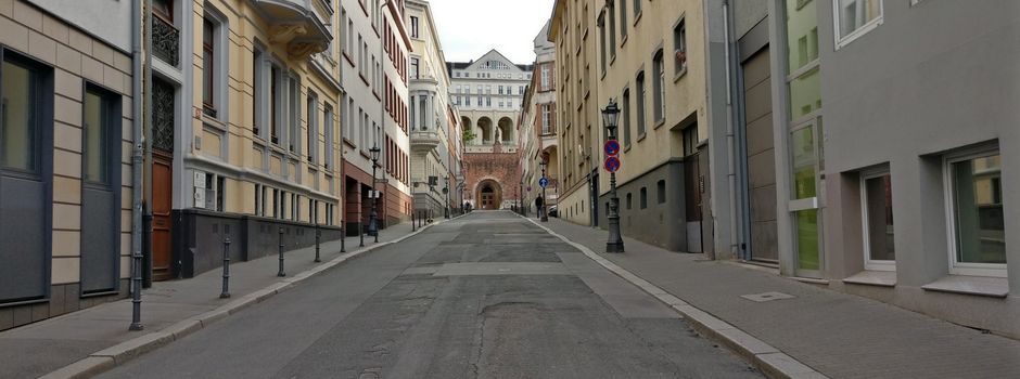 Mann taucht vor Mainzer Club mit Messer auf – Türsteher überwältigt ihn