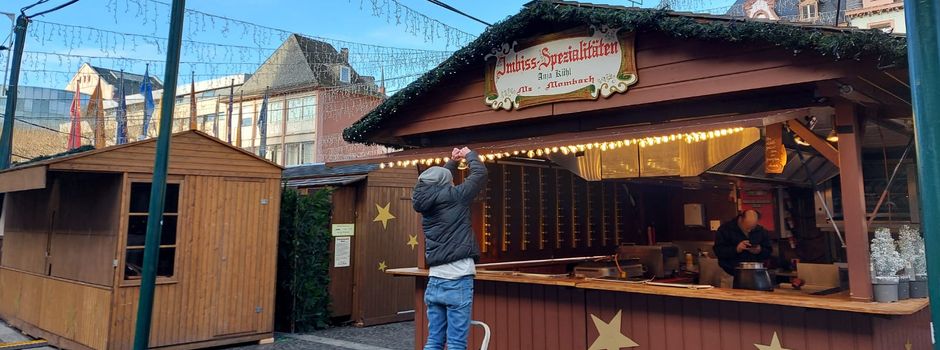 Kurz vor der Eröffnung: So läuft der Aufbau des Weihnachtsmarkts