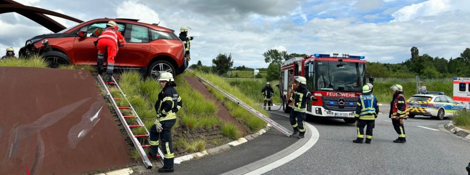 Auto brettert auf Kreisel in Ingelheim – Straße vorübergehend voll gesperrt