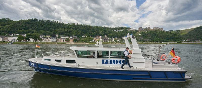 Rhein nach Tanker-Kollision gesperrt: Ein Schiff ist auf Grund gelaufen