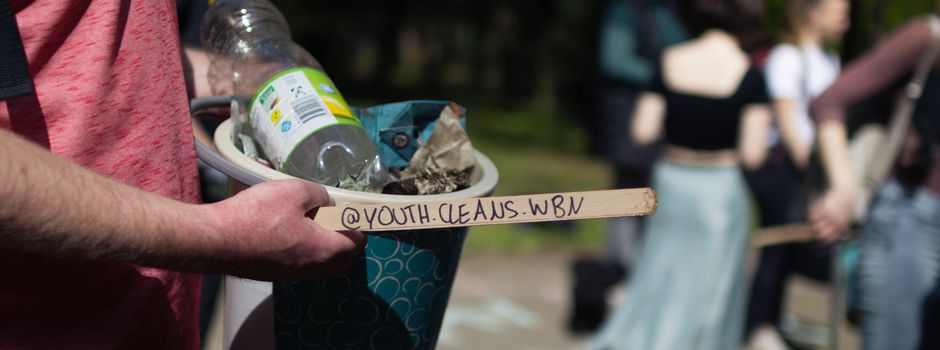 Kinder sammeln Hunderte Kilogramm Müll in Wiesbaden auf