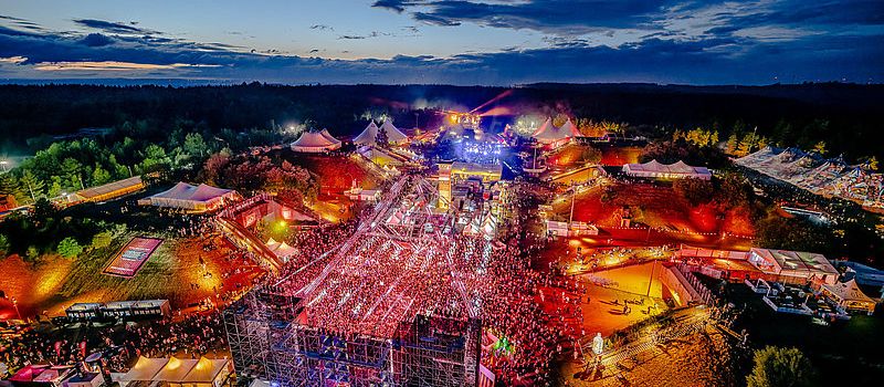 Festivalstart auf der Pydna: Tausende feiern bei der NATURE ONE 2025