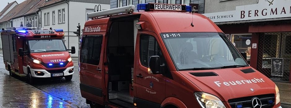 Pkw-Brand und Tragehilfe