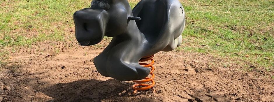 Spielplatz an den Neubauten wieder komplett