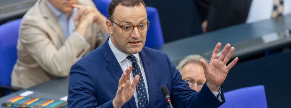 Spahn verteidigt Maskenkäufe im Bundestag