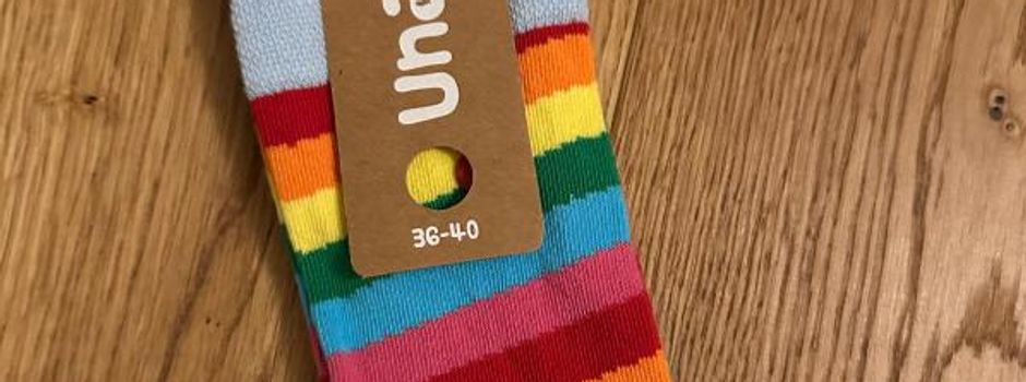 Nach Hype in Koblenz: OB Langner versteigert seine Regenbogensocken