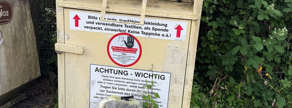 Altkleidercontainer läuft über!