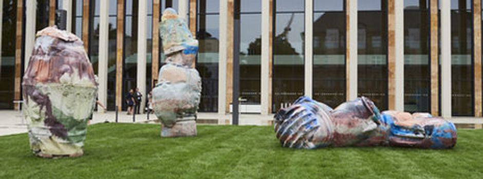 Was steht da vor dem RMCC in Wiesbaden?