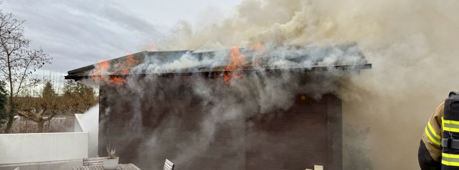 Sauna-Hütte in der Wormser Innenstadt brennt