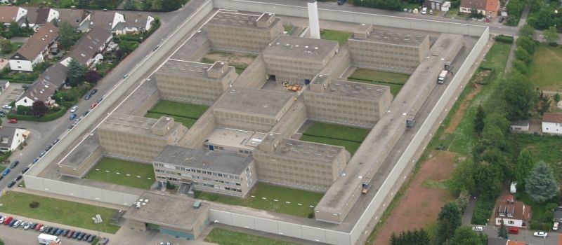 Volltrunkener Mann erweist sich als gesuchter Verbrecher