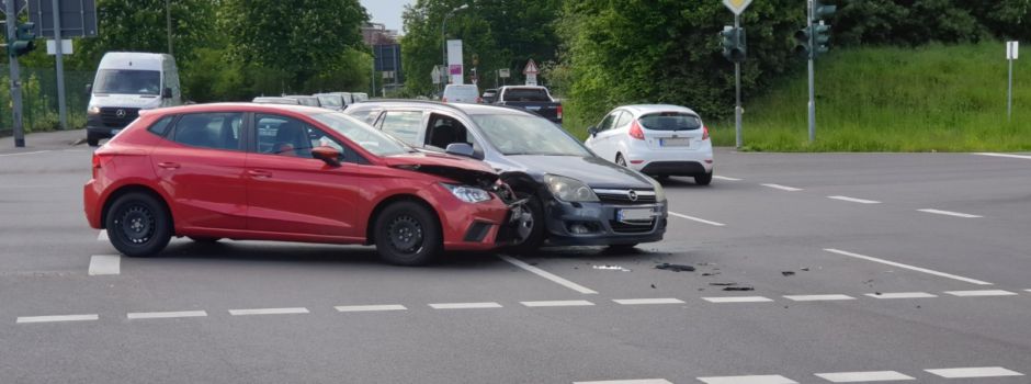 Verkehrsunfall im Kreuzungsbereich Feldmühlestraße / Porzer Straße