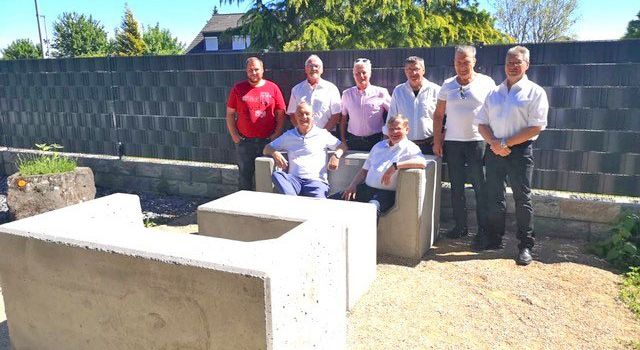 Neue Sitzbankgruppe für Ochtendung
