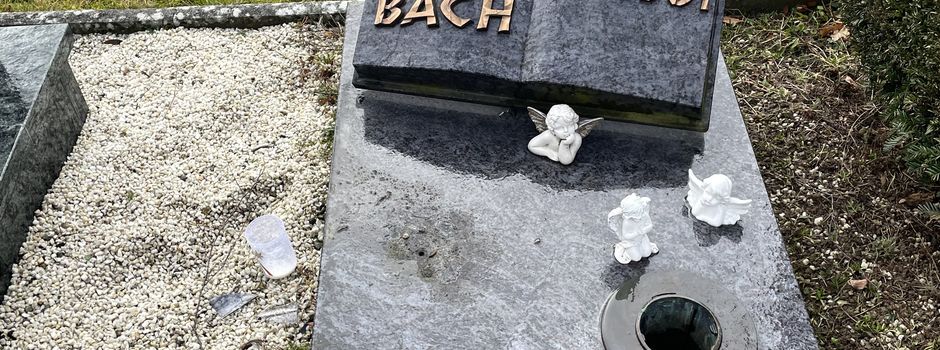 Verwüstungen auf dem Friedhof