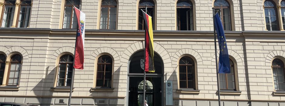 Fußfessel und Spürhund: Vorführungen im Justizministerium Wiesbaden
