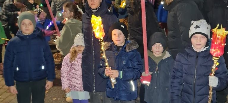 St. Martinszug mit St. Martinsfeuer