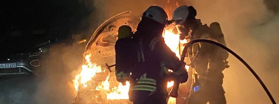 E-Auto in Bad Breisig fängt plötzlich an zu zischen und brennt aus