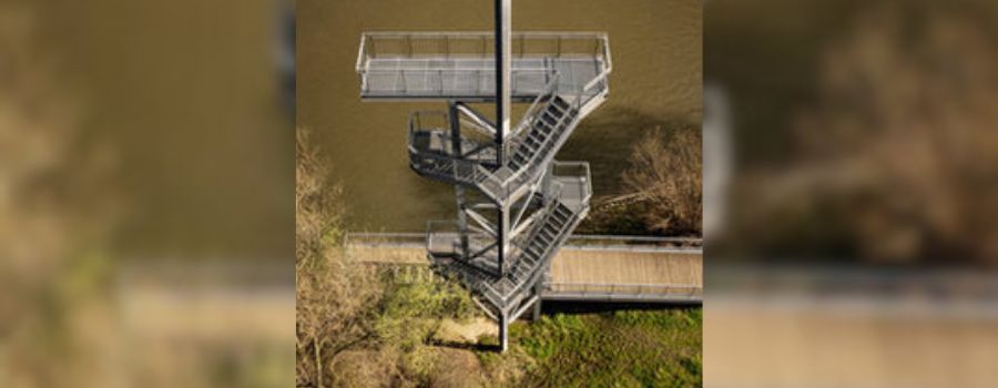 Schwerer Stein zerschlägt Aussichtsplattform in Mainz-Kostheim