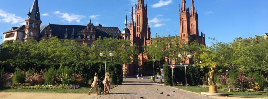 Stadt verschenkt Parktickets und Busfahrkarten