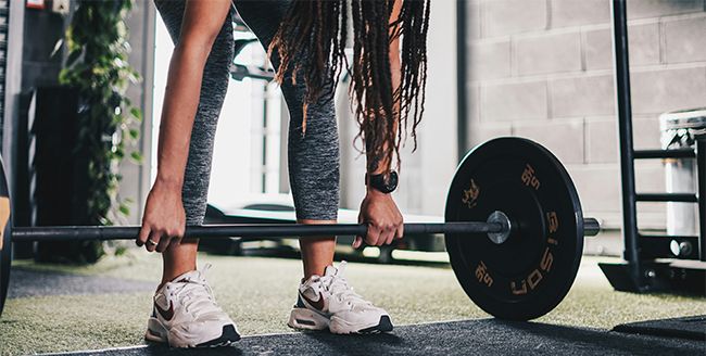 Ganzkörper-Workout mit der Langhantel: „Pumpin’ Iron“ kombiniert Kraft und Ausdauer