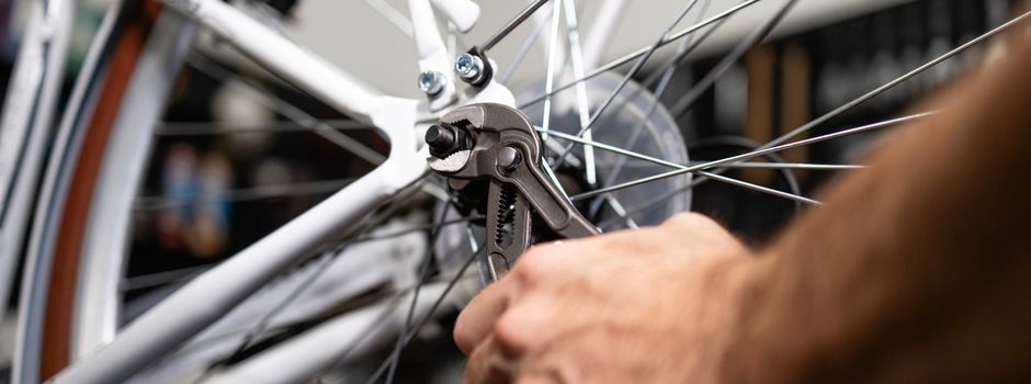 Reparatur-Café bietet besonderen Service für Radfahrer und zu Weihnachten