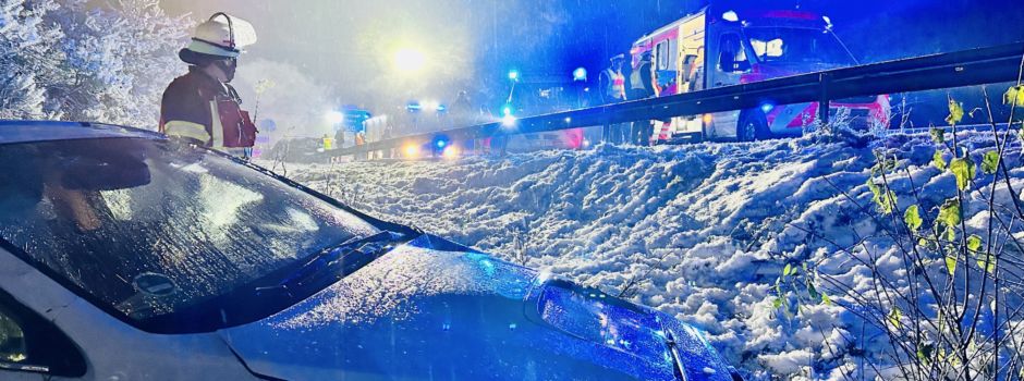 Zahlreiche Unfälle wegen Eis und Schnee